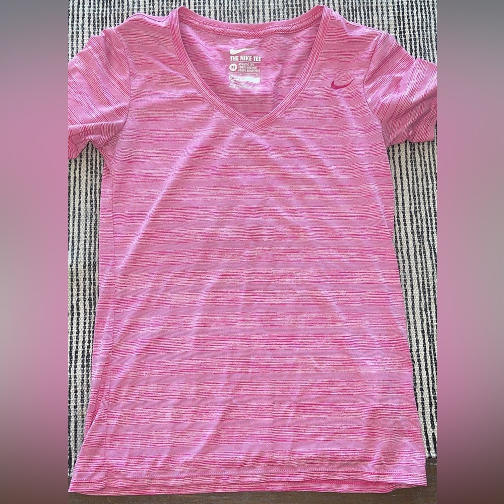 Pink Nike shirt 💗